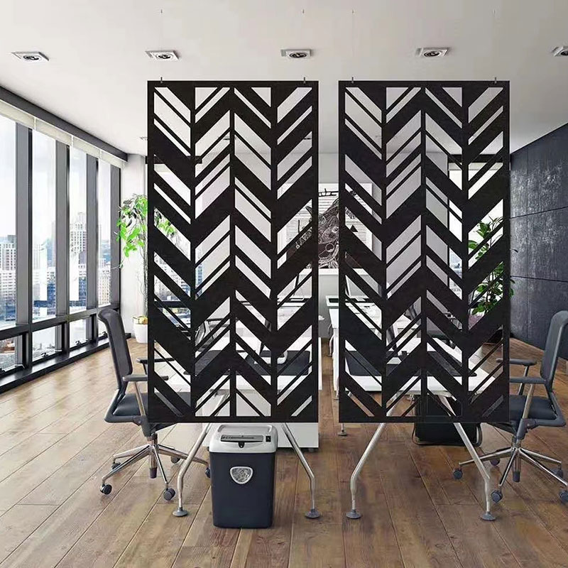 最良の結果を得るには、吸音パネルをどこに配置する必要がありますか